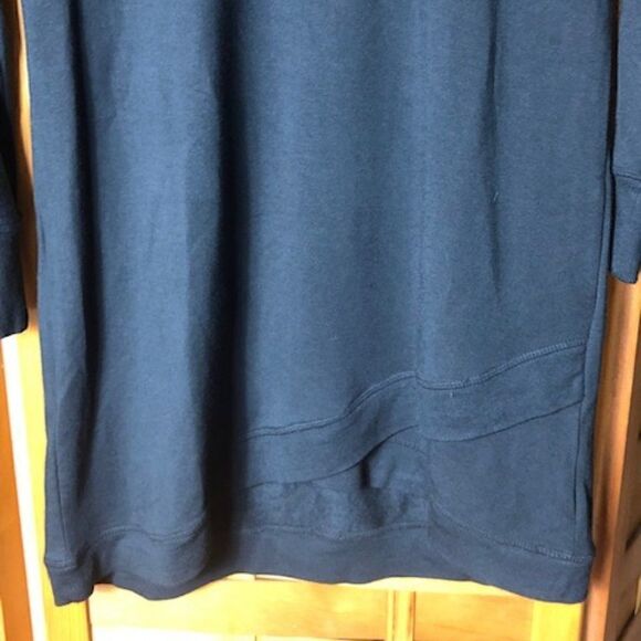 Active Life black sweater dress with crew neck and long sleeves - Picture 2 of 5